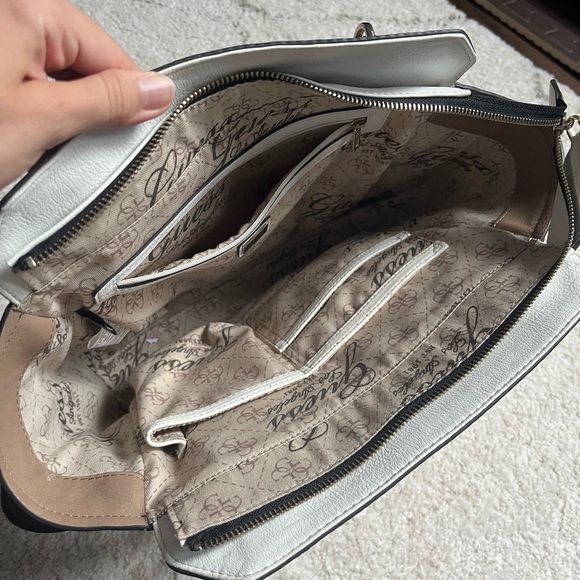 GUESS Shoulder Bag - Picture 10 of 12